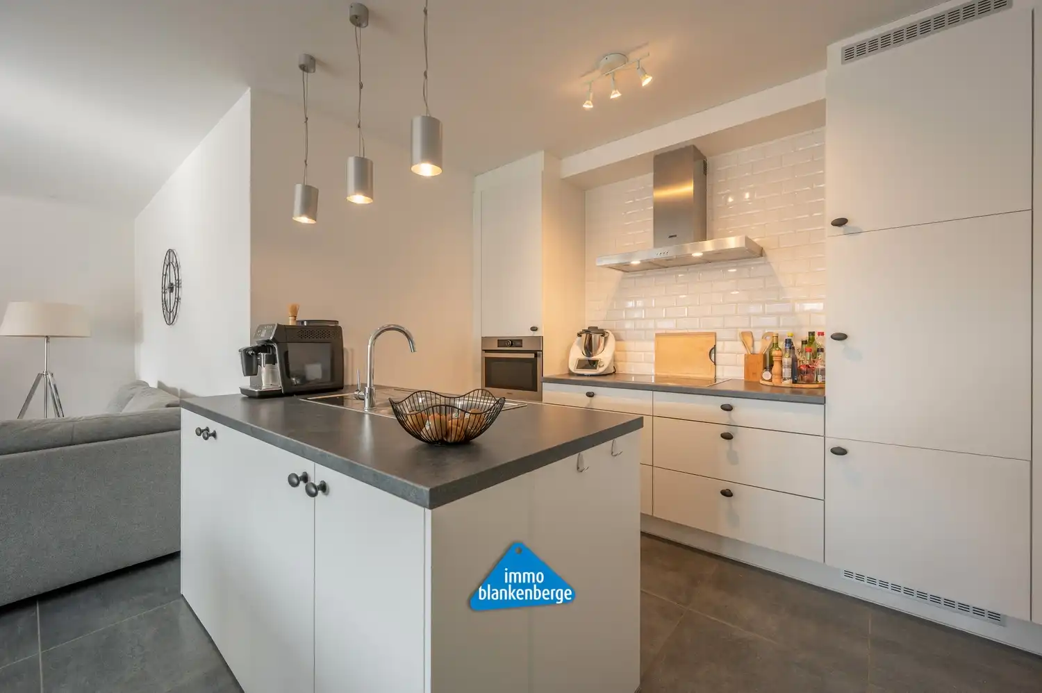 Instapklaar en verrassend ruim appartement met zonnig terras in het centrum van Beernem foto 14