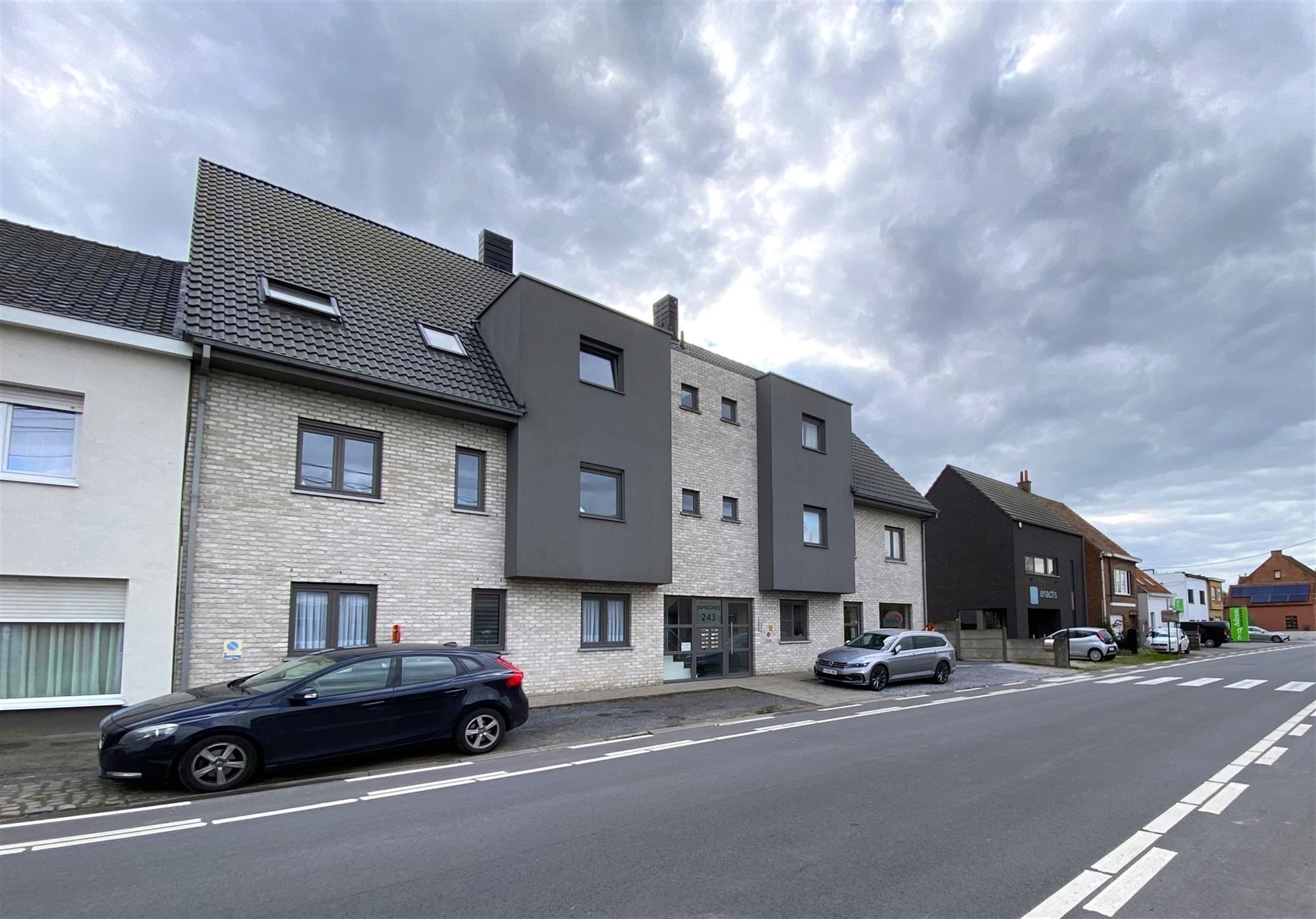 Knap duplex appartement met 3 slaapkamers, een garage en ook 2 autostaanplaatsen foto 17