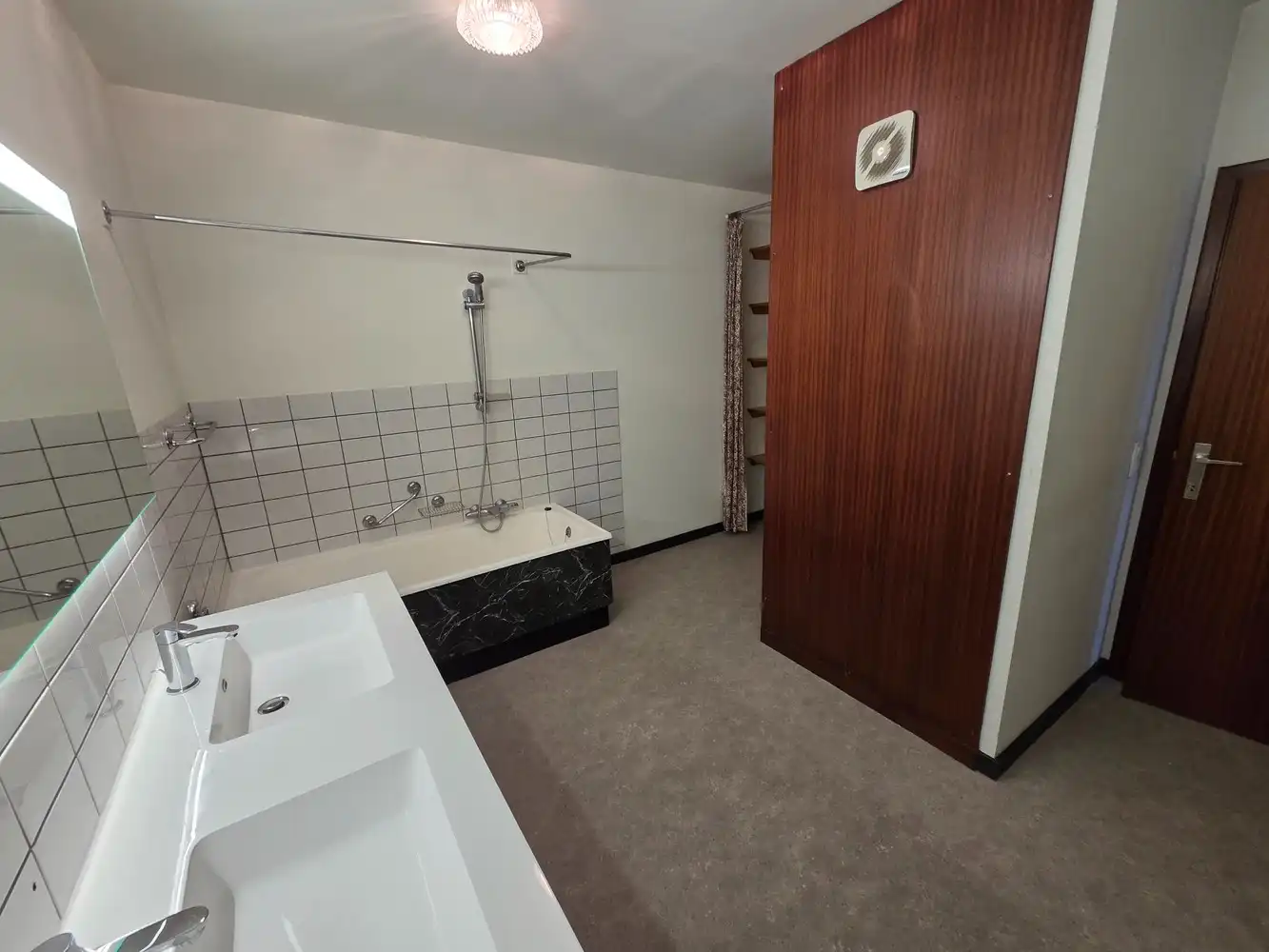 Uitzonderlijk ruim appartement met 4 slaapkamers, bureau en dubbele garage foto 15