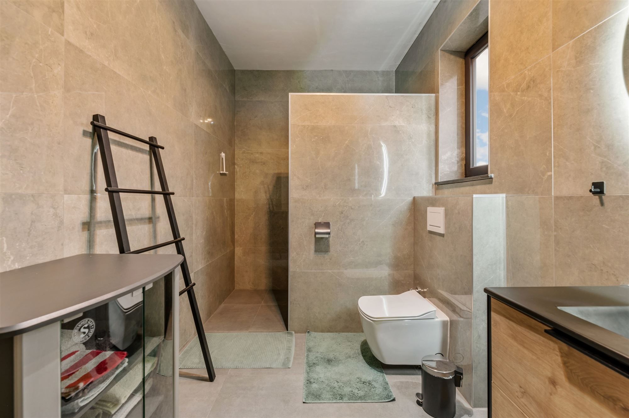 PERFECT ONDERHOUDEN GELIJKVLOERS APPARTEMENT MET 3 SLAAPKAMERS EN PRIVATE TUIN VAN 8A90CA TE KORSPEL foto 16