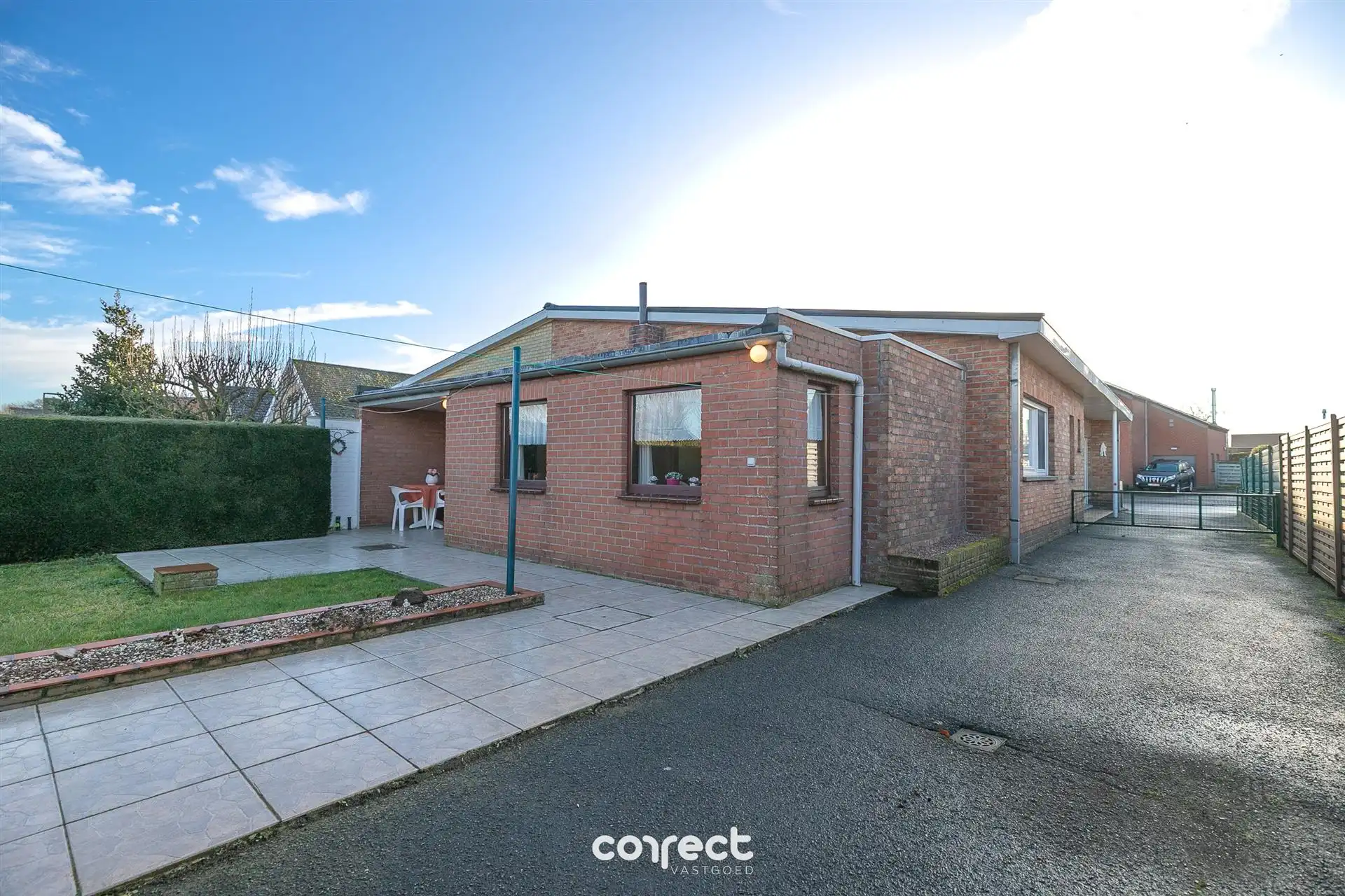 Goed onderhouden laagbouwvilla op een rustige, gunstige locatie met ruime oprit en garage. foto 13