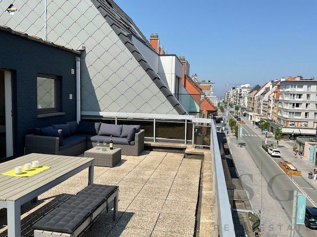 Unieke penthouse met 2 terrassen in hartje Koksijde – op wandelafstand van het strand foto 14