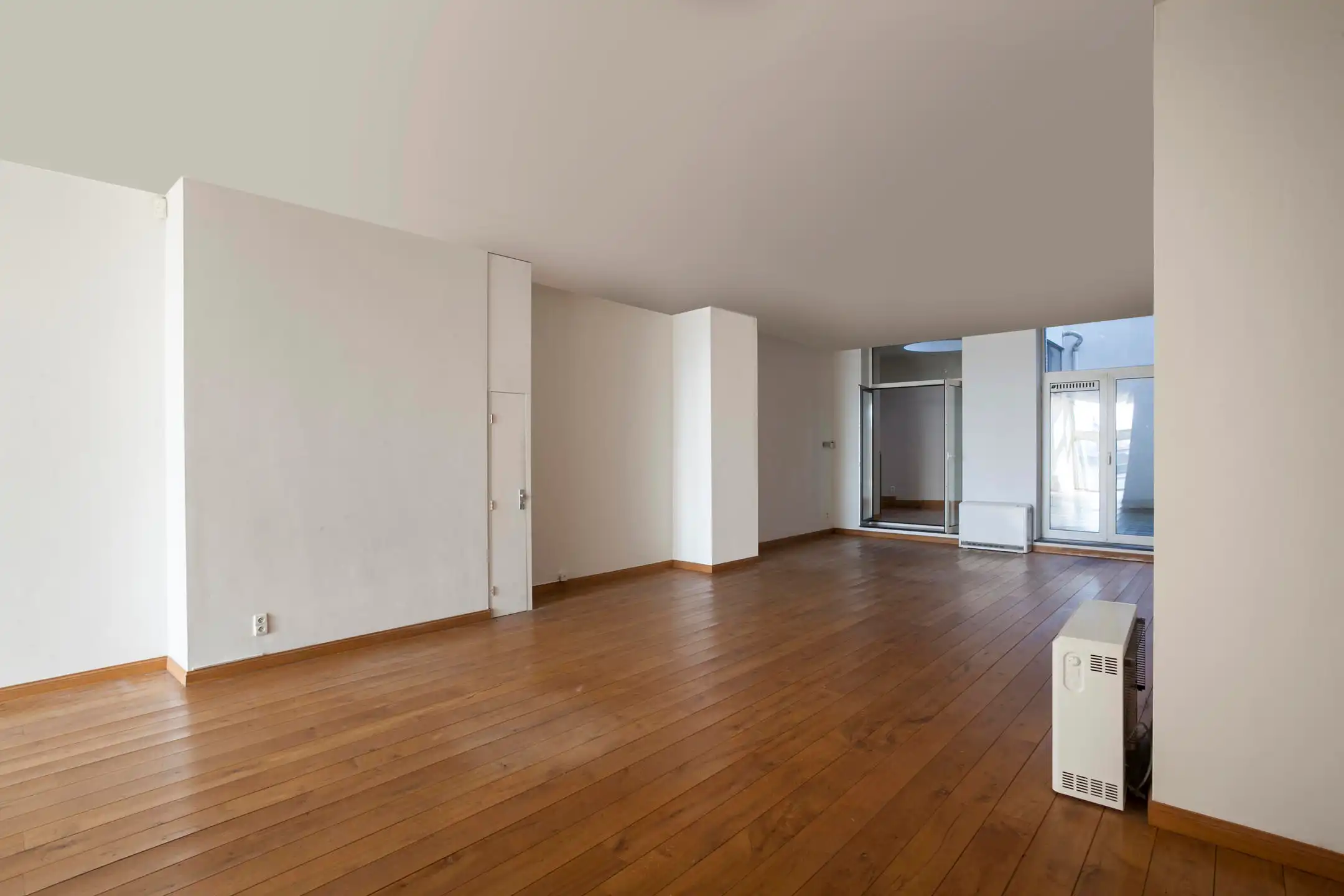 Kantoorgebouw met mogelijkheid tot woongelegenheid foto 2