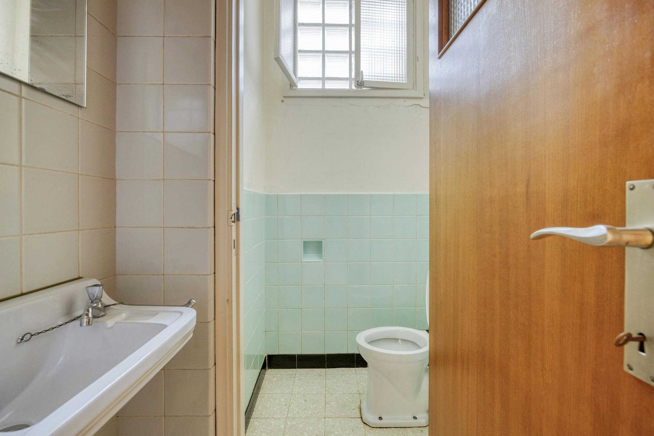 Te renoveren opbrengsteigendom met 3 appartementen en handelspand in Antwerpen foto 28