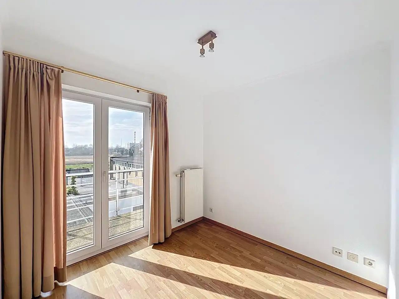 Ruim en functioneel appartement met drie slaapkamers vlakbij het Vissershuldeplein te Heist foto 16