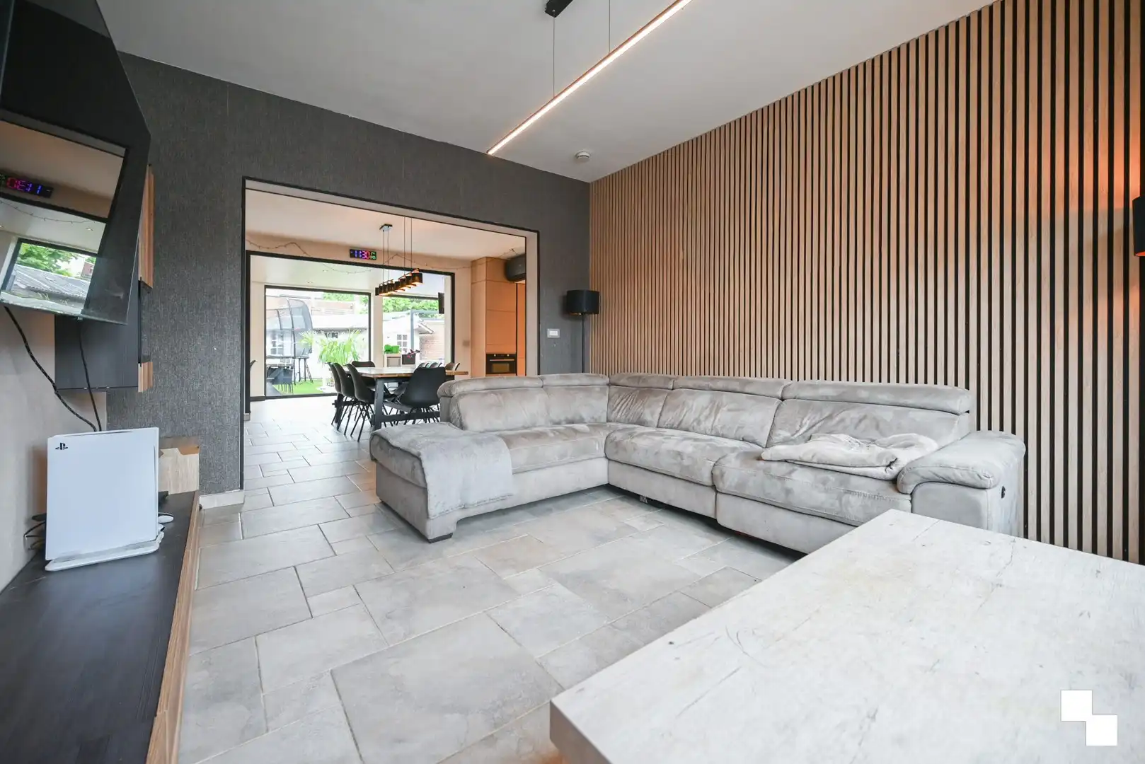 Energiezuinige, gerenoveerde gezinswoning met inpandige garage foto 15