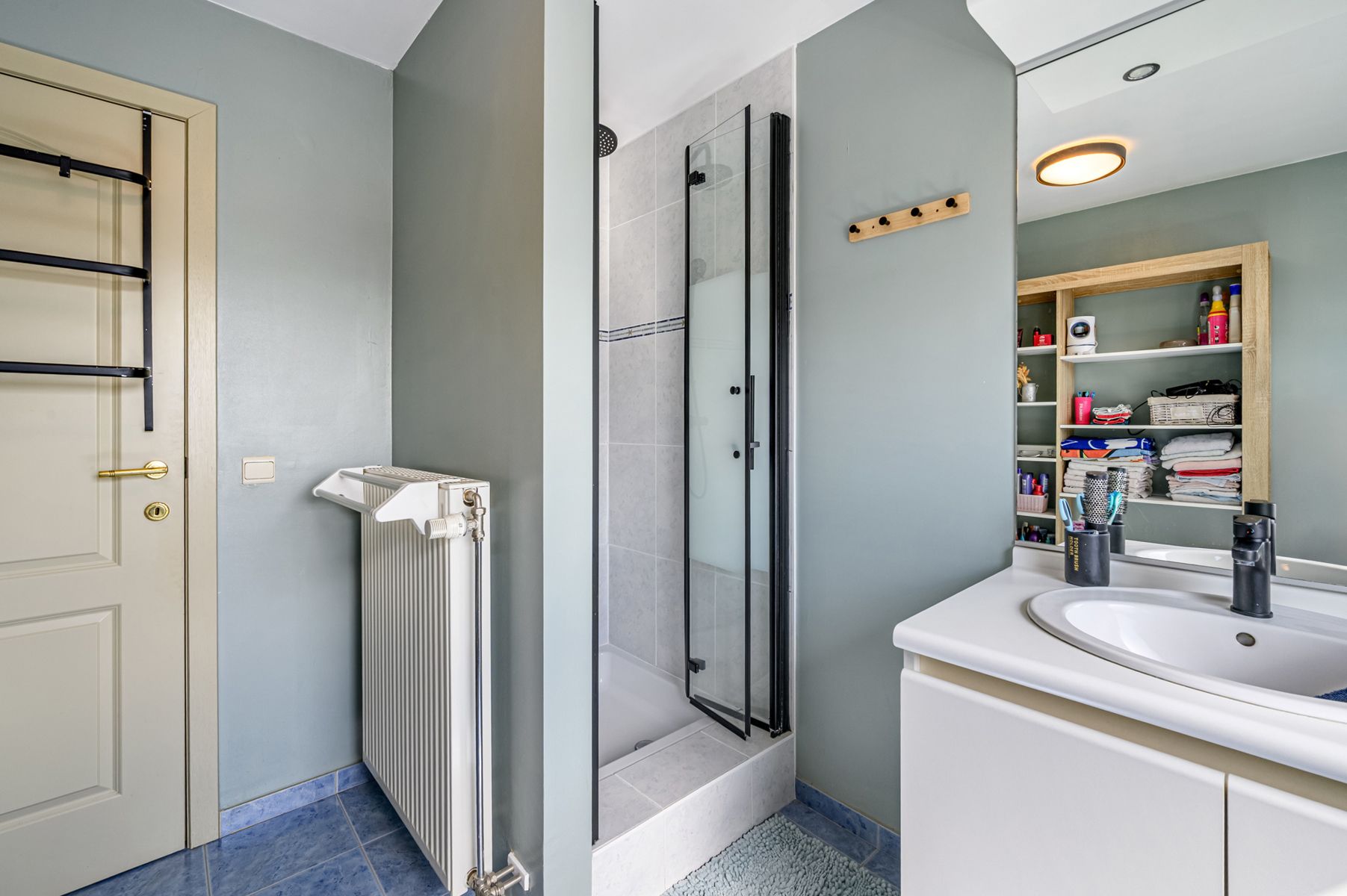 Instapklare luxewoning met 4 slkms en tuin. foto 14
