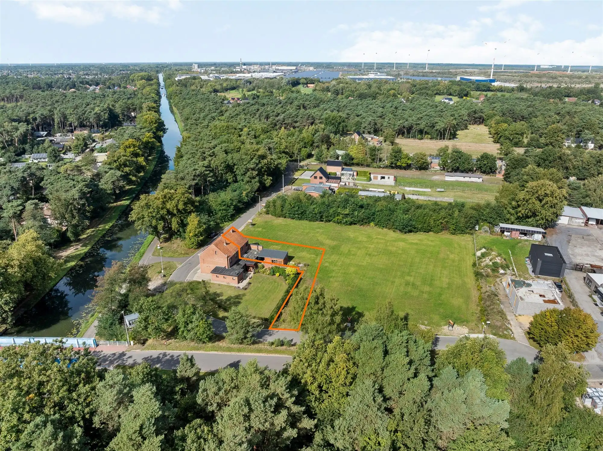 WONING MET ZICHT OP KANAAL OP PRACHTIGE LIGGING foto 30