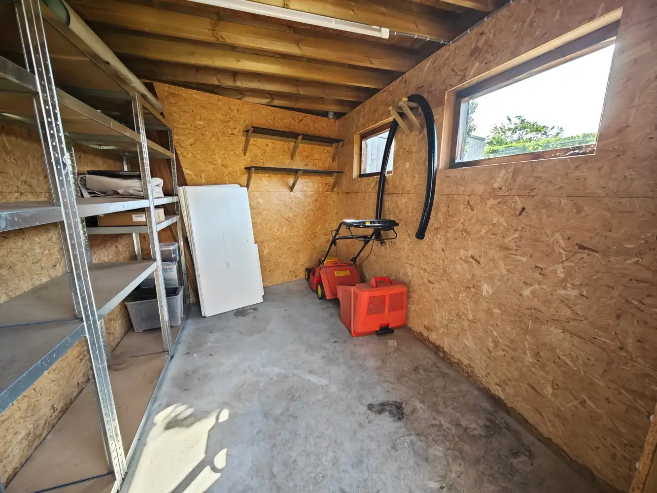 Volledig gerenoveerde stadswoning met 3 slpks en voll. aangelegde tuin foto 39