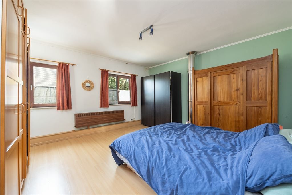 Ruime op te frissen woning met groene tuin! foto 12