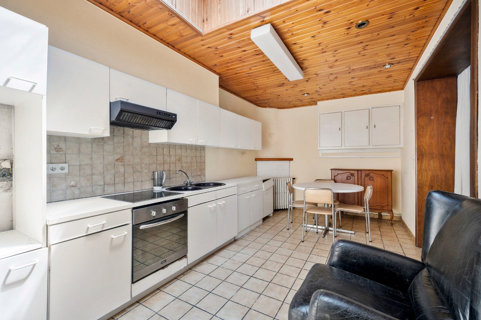 TE RENOVEREN WONING MET 2 SLPKS, GARAGE EN TAL VAN MOGELIJKHEDEN  foto 9