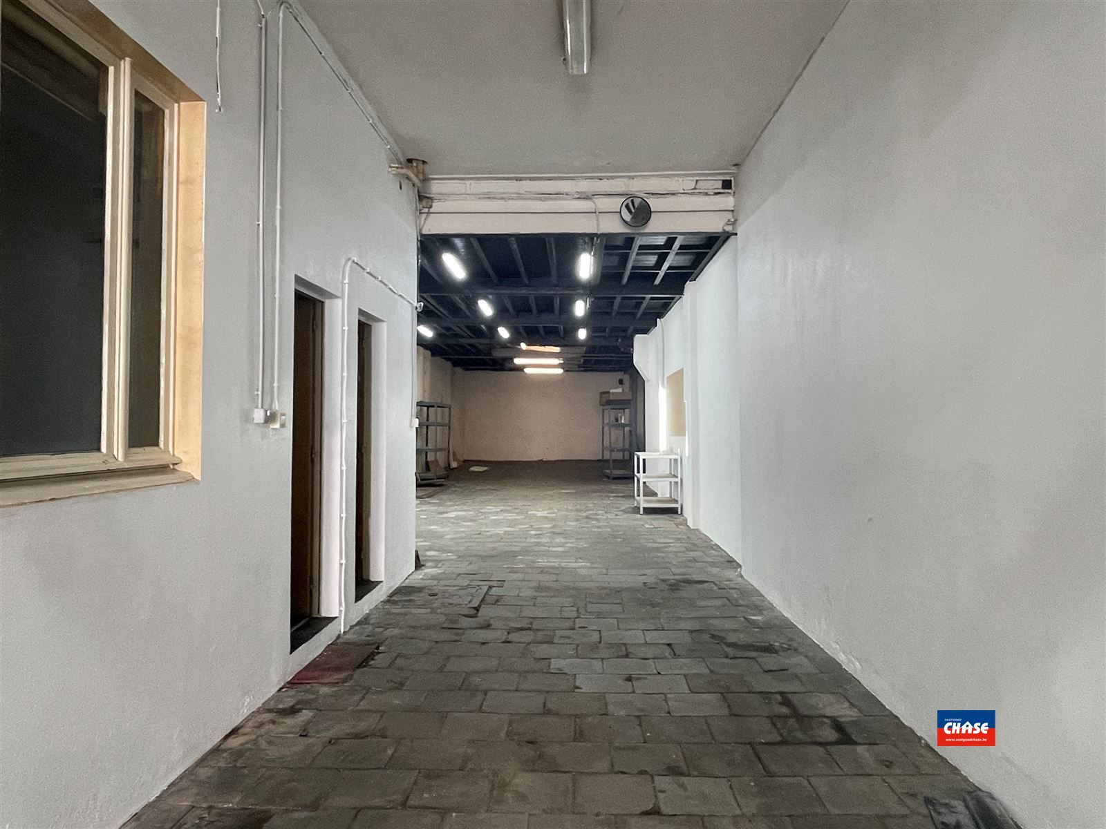 Opslagruimte / werkplaats / magazijn / winkelpand foto 2