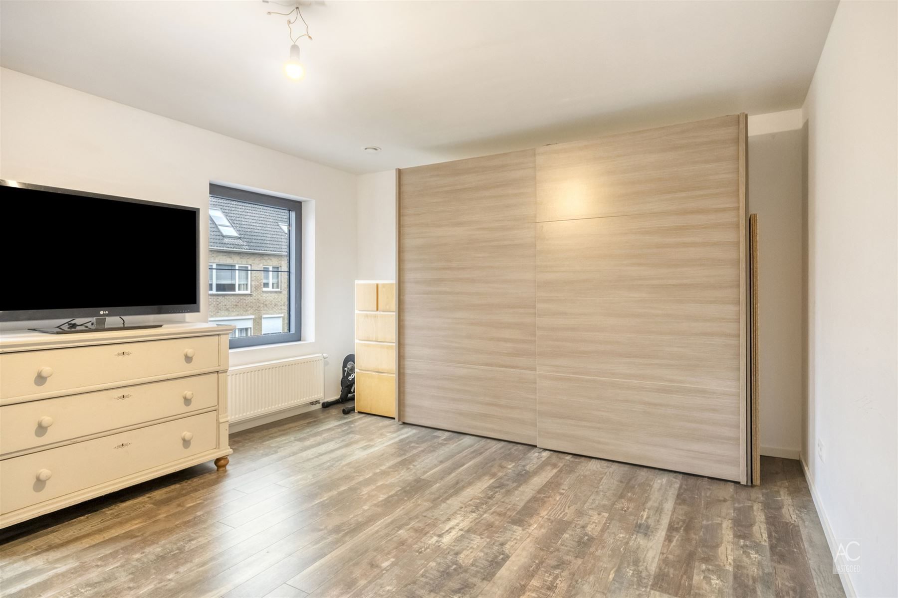 Recente halfopen bebouwing met 3 slaapkamers en garage foto 16