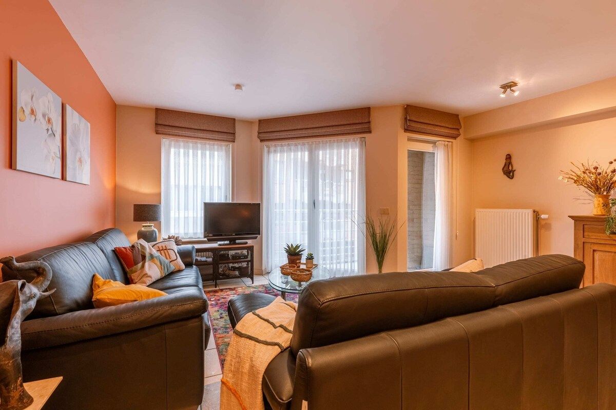 Gemeubeld twee slaapkamer appartement vlak aan zee foto 12