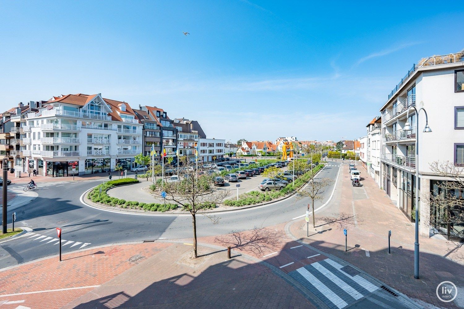 GEMEUBELD - Heel mooi afgewerkt en centraal gelegen appartement, met een open zicht op het Abraham Hansplein.  foto 11