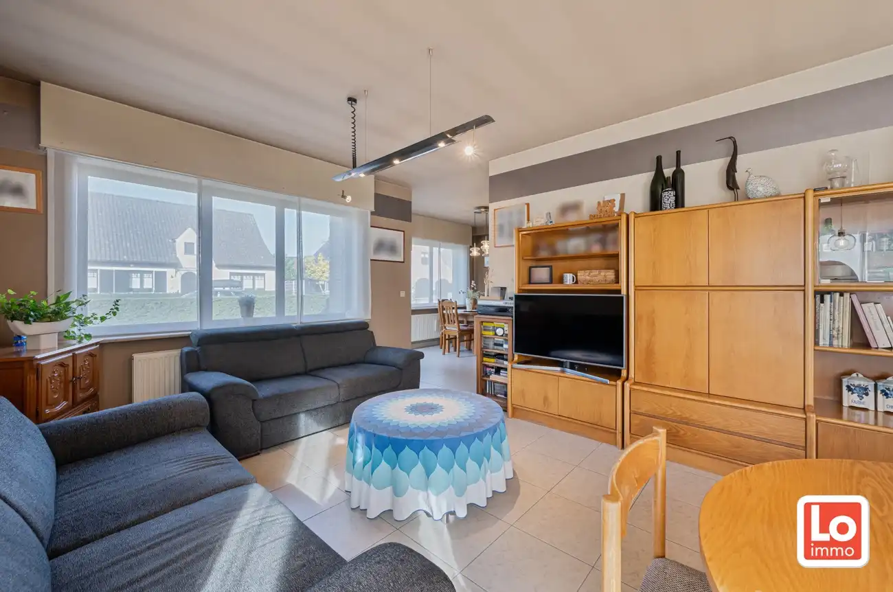 VERKOCHT!! Ruime degelijke alleenstaande woning met afzonderlijke garage en carport op een makkelijk bereikbare locatie in Lokeren! foto 6