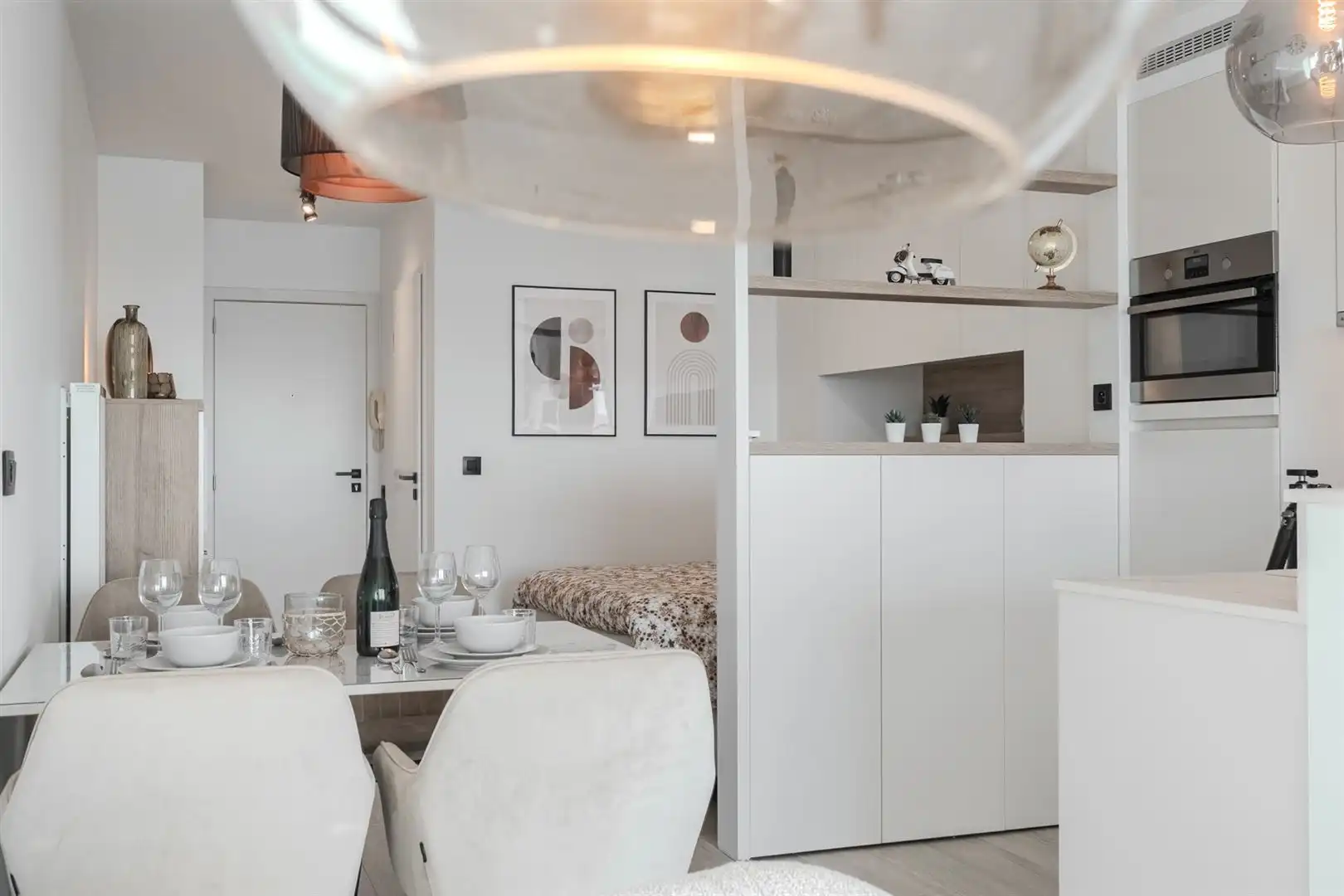 Moderne studio met frontaal zeezicht foto 20
