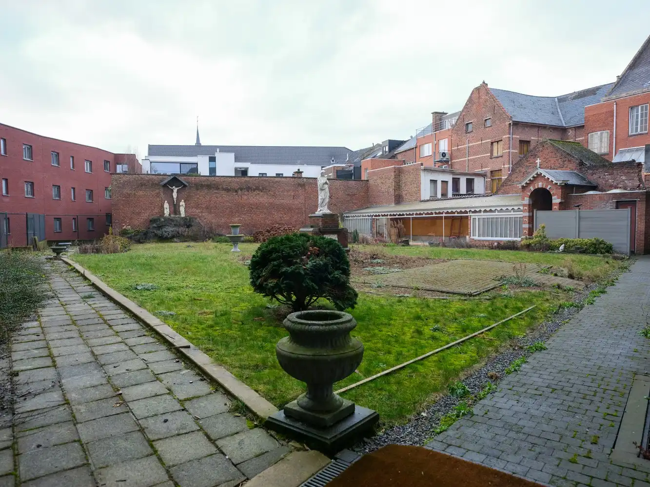 Uniek: voormalig klooster op een toplocatie met een enorm potentieel foto 36