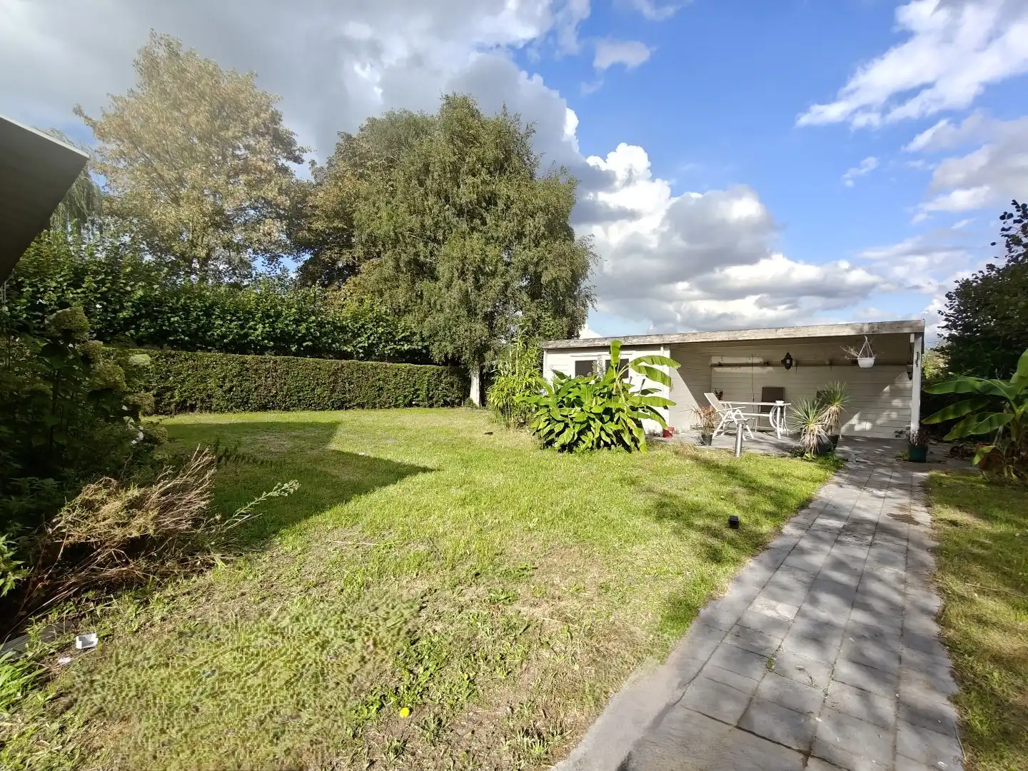 Ruime bungalow met tuin en 2 garages foto 14