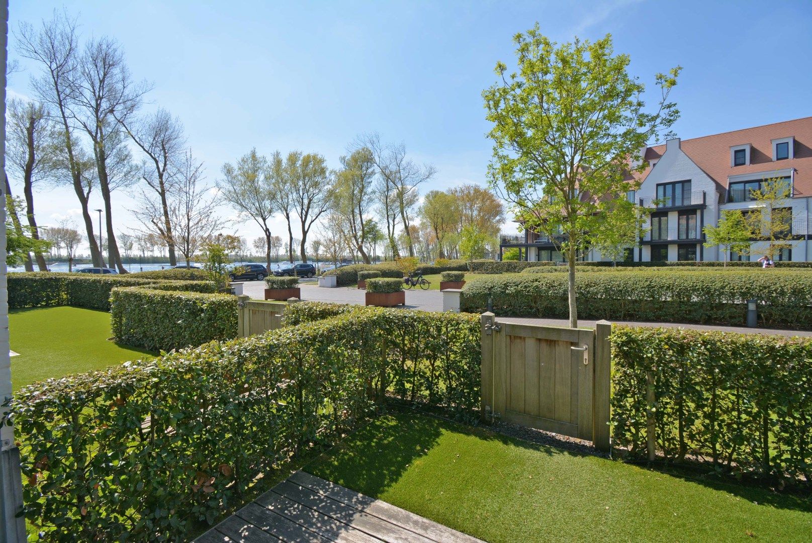 Recent en zonnig tuinappartement aan meer Duinenwater foto 23