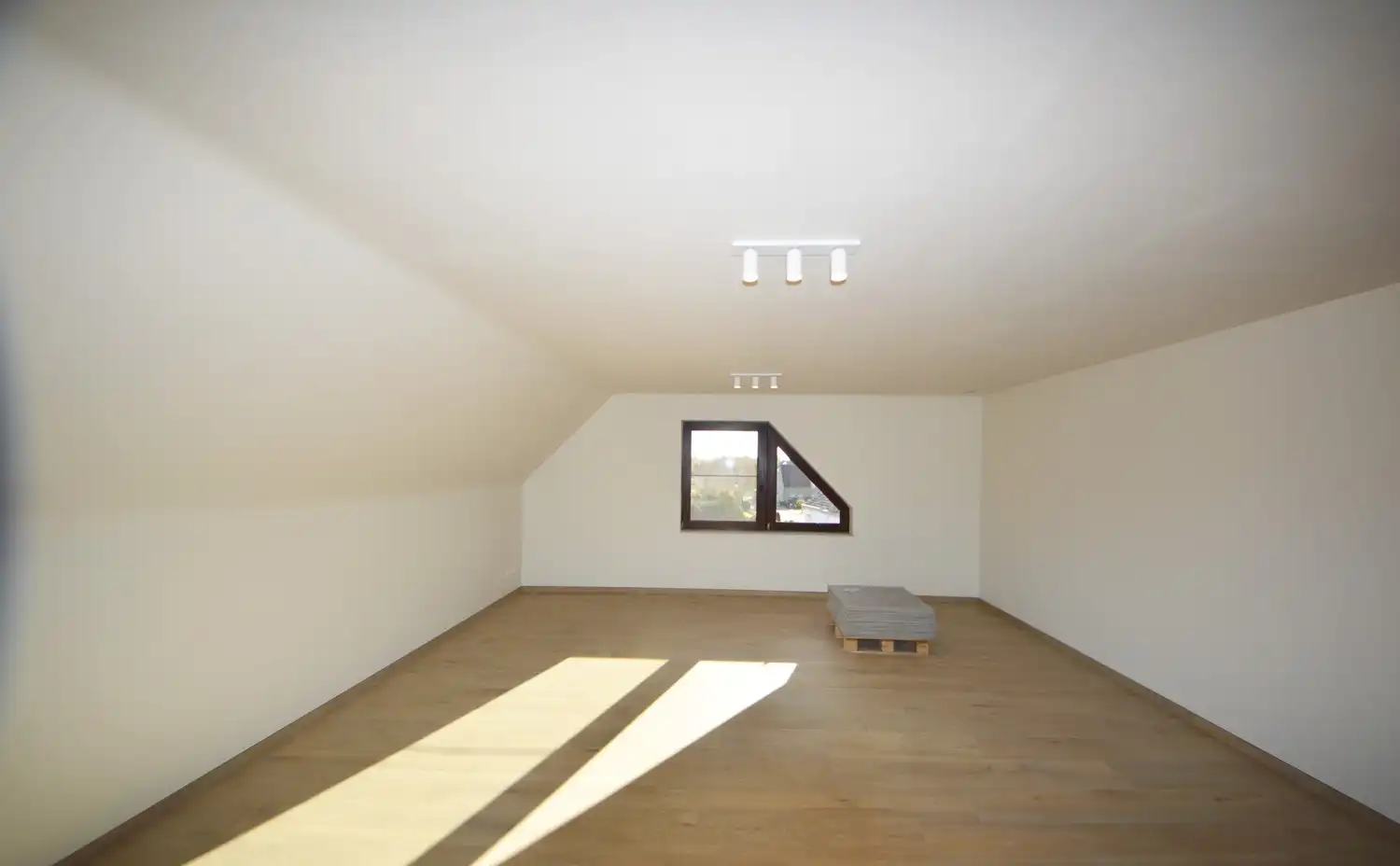 Ruim en lichtrijk gerenoveerd appartement (140 m²) INCL. 2 PARKEERPLAATSEN foto 23