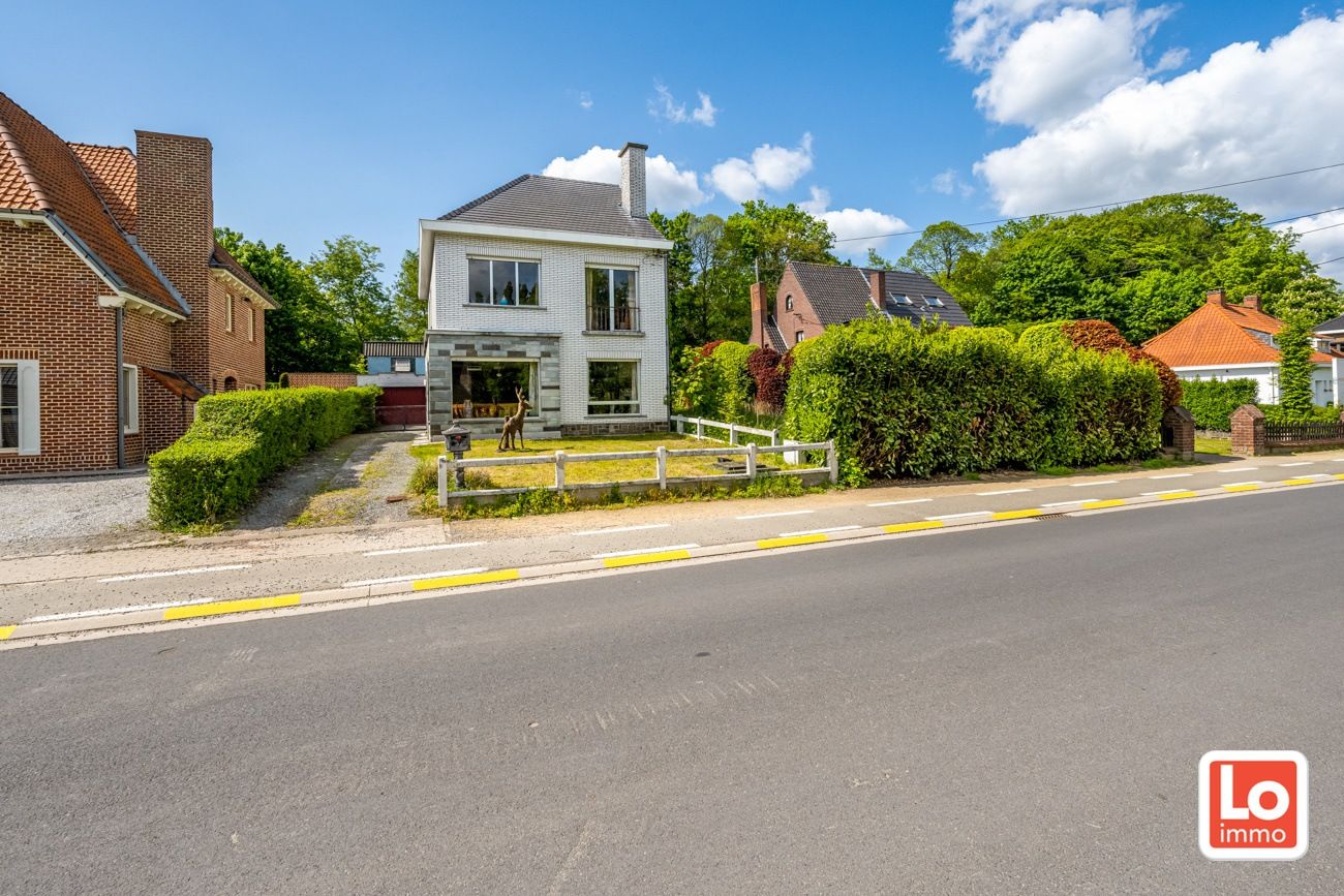 Halfopen woning met afzonderlijke garage en bijgebouw op toplocatie aan de groen long 'De Kollebloem'! foto 2