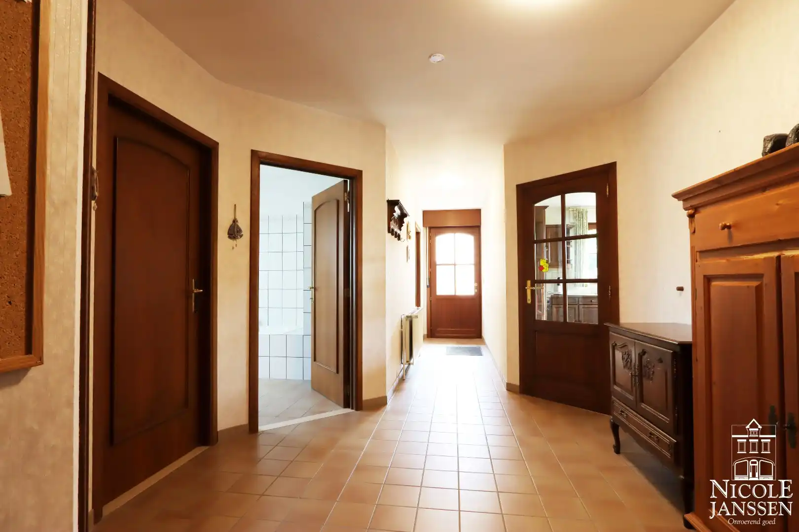 Instapklare en ruime gezinswoning met garage en diepe tuin in het gezellige Beek foto 14