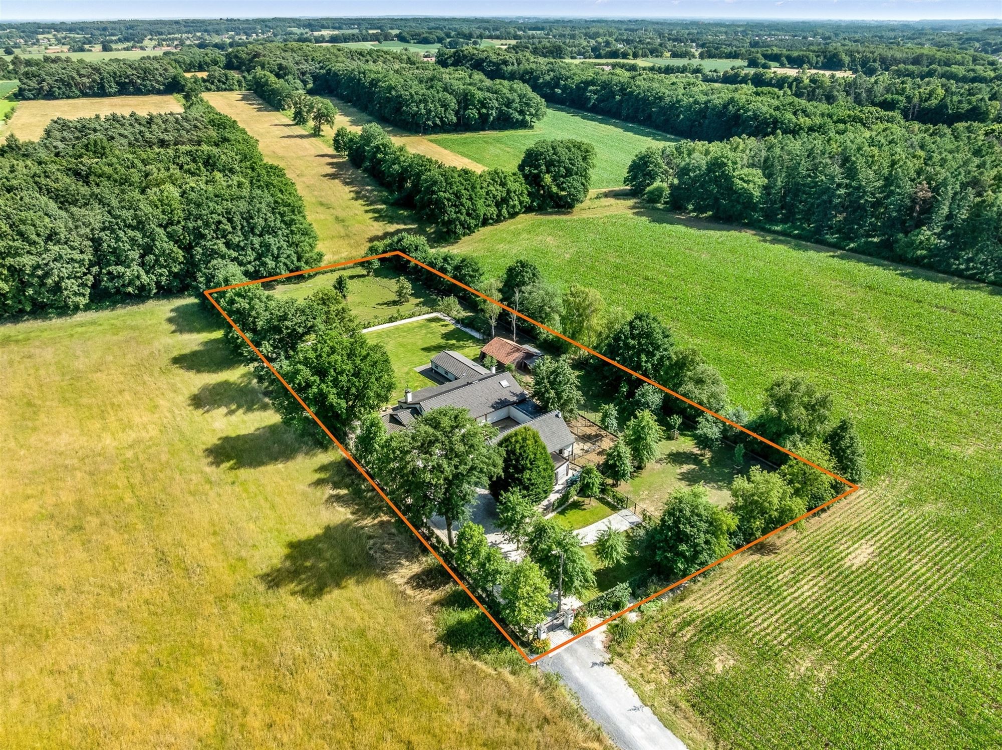 CHARMANTE WONING MET 5 SLAAPKAMERS OP UNIEK GELEGEN PERCEEL VAN 6600M² foto 37