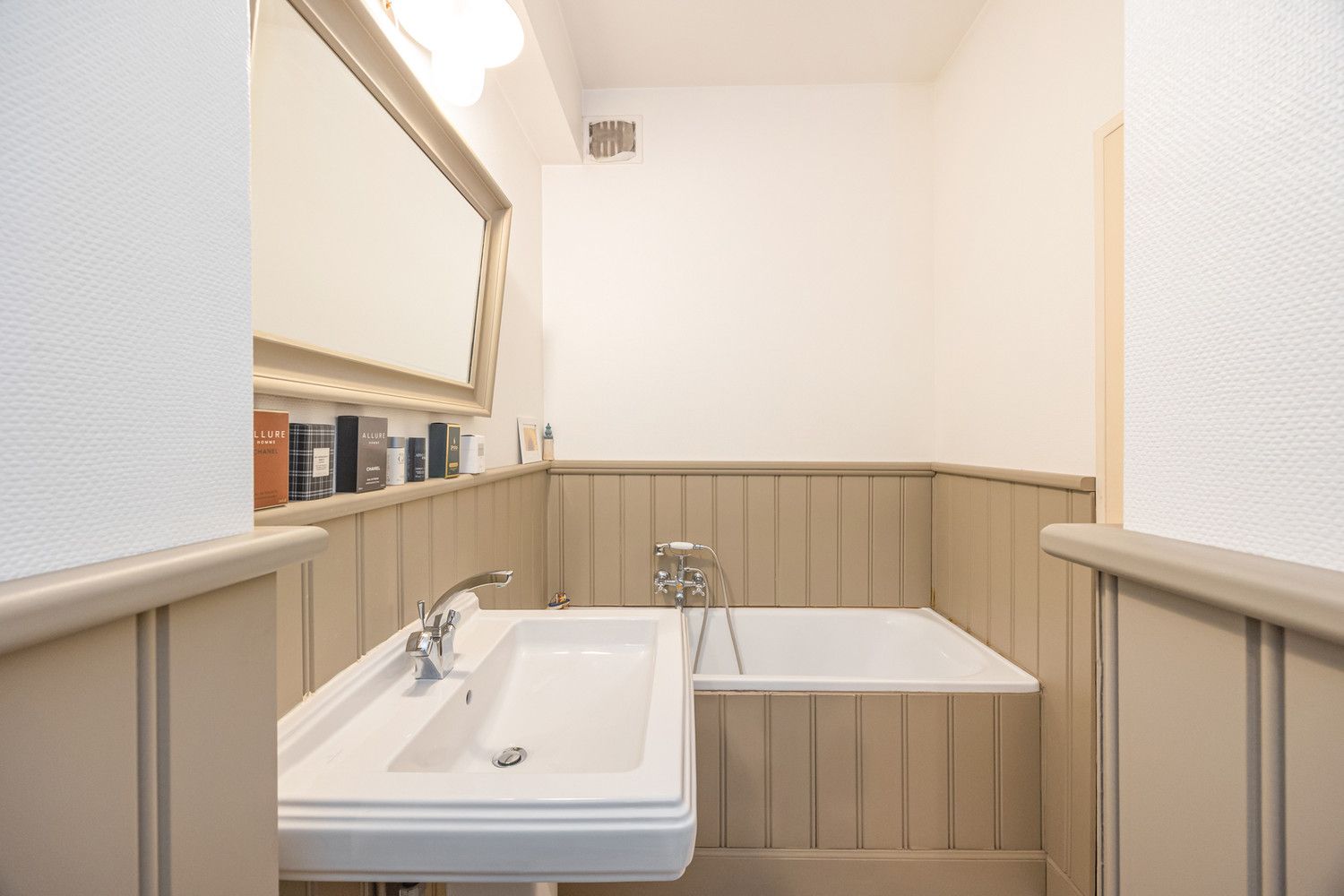 Instapklare studio met aangenaam terras (50m²) op toplocatie aan de Jan van Rijswijcklaan foto 12