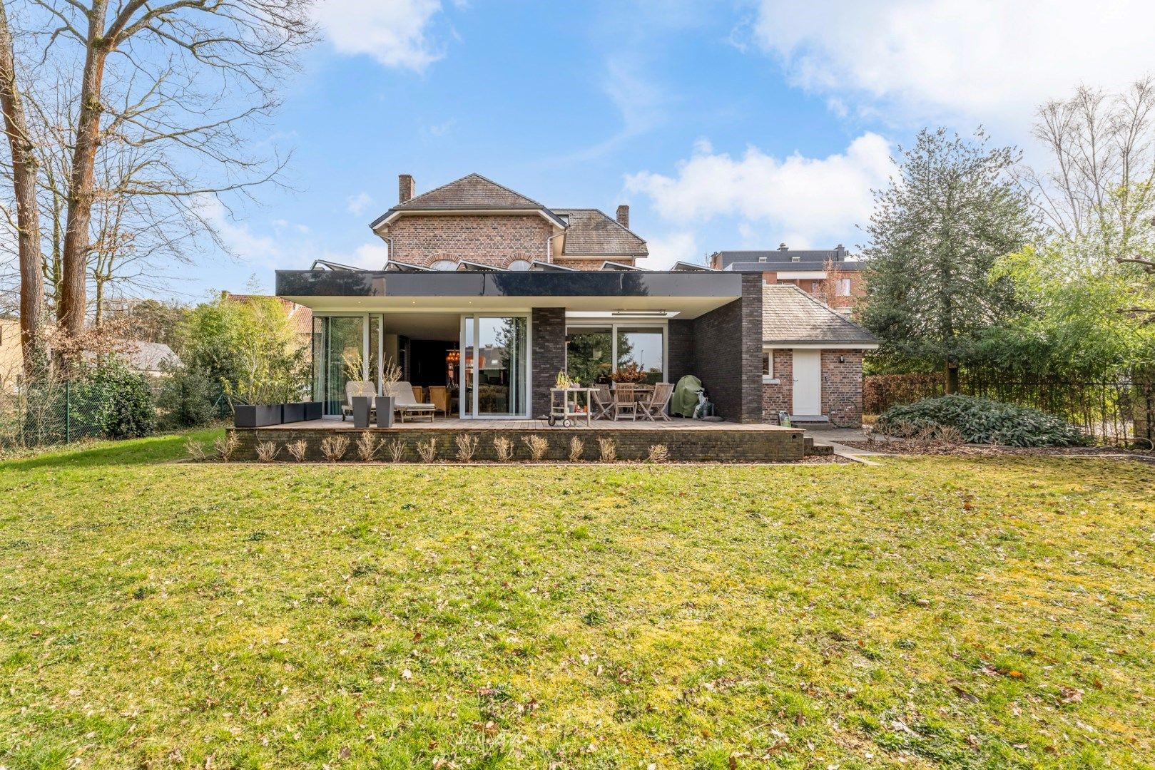 Statige vrijstaande herenwoning vlakbij Genk-centrum - EPC A-Label foto 43