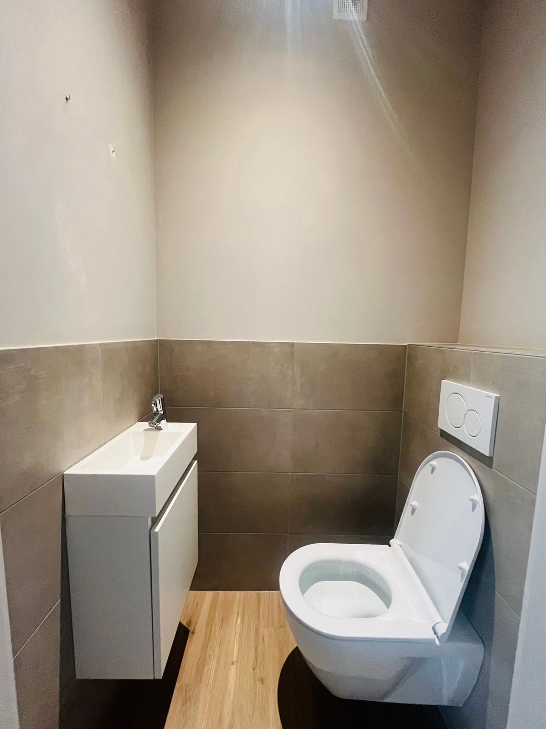 GELIJKVLOERS APPARTEMENT OP WANDELAFSTAND VAN HET STATION. foto 6