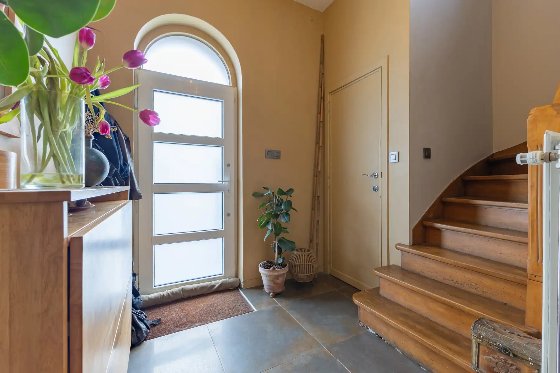 Goed gelegen woning met ruime loods foto 8
