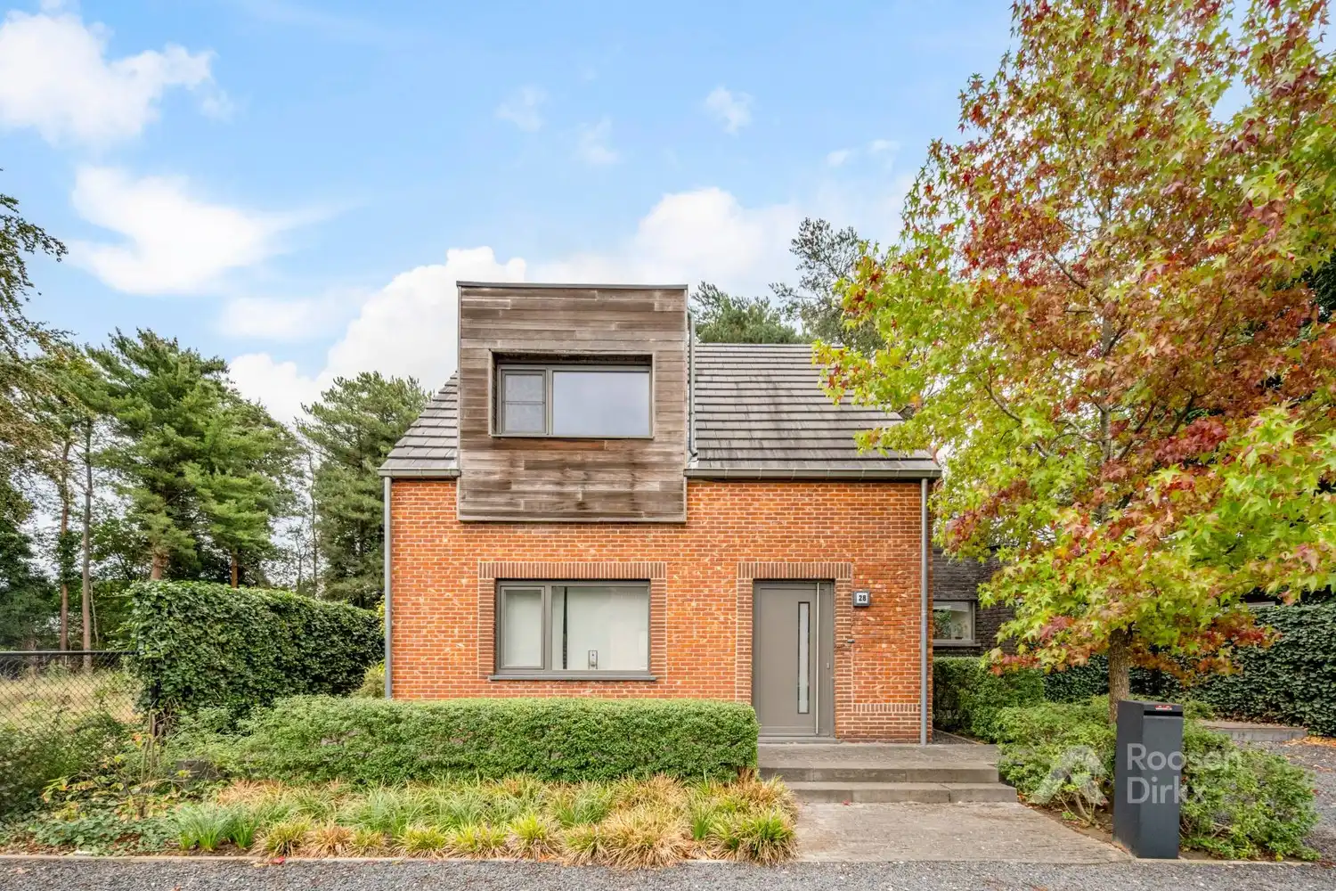 Gezinswoning met stijlvolle architectuur op wandelafstand van natuurgebied foto 3