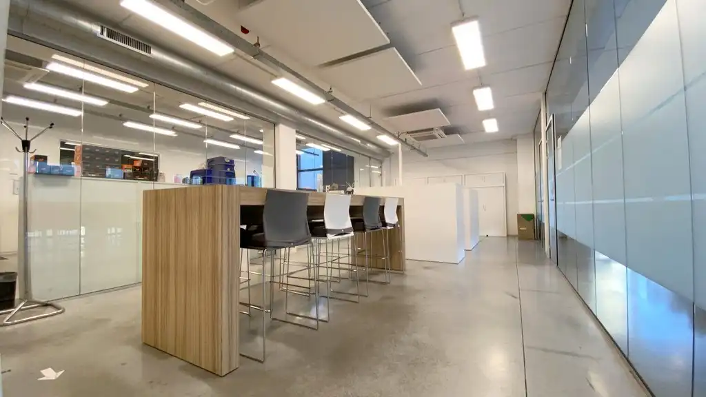 Kantoor met opslagruimte te huur in Burcht foto 10