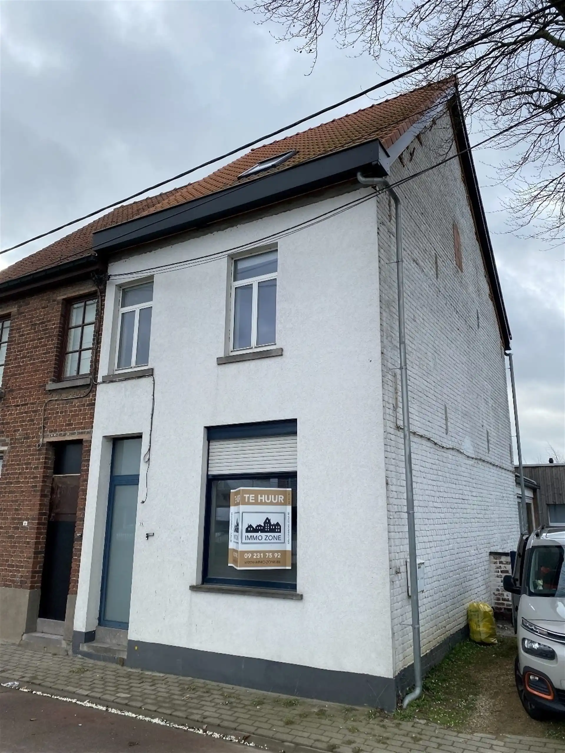 Gunstig gelegen halfopen bebouwing met grote tuin. foto {{pictureIndex}}