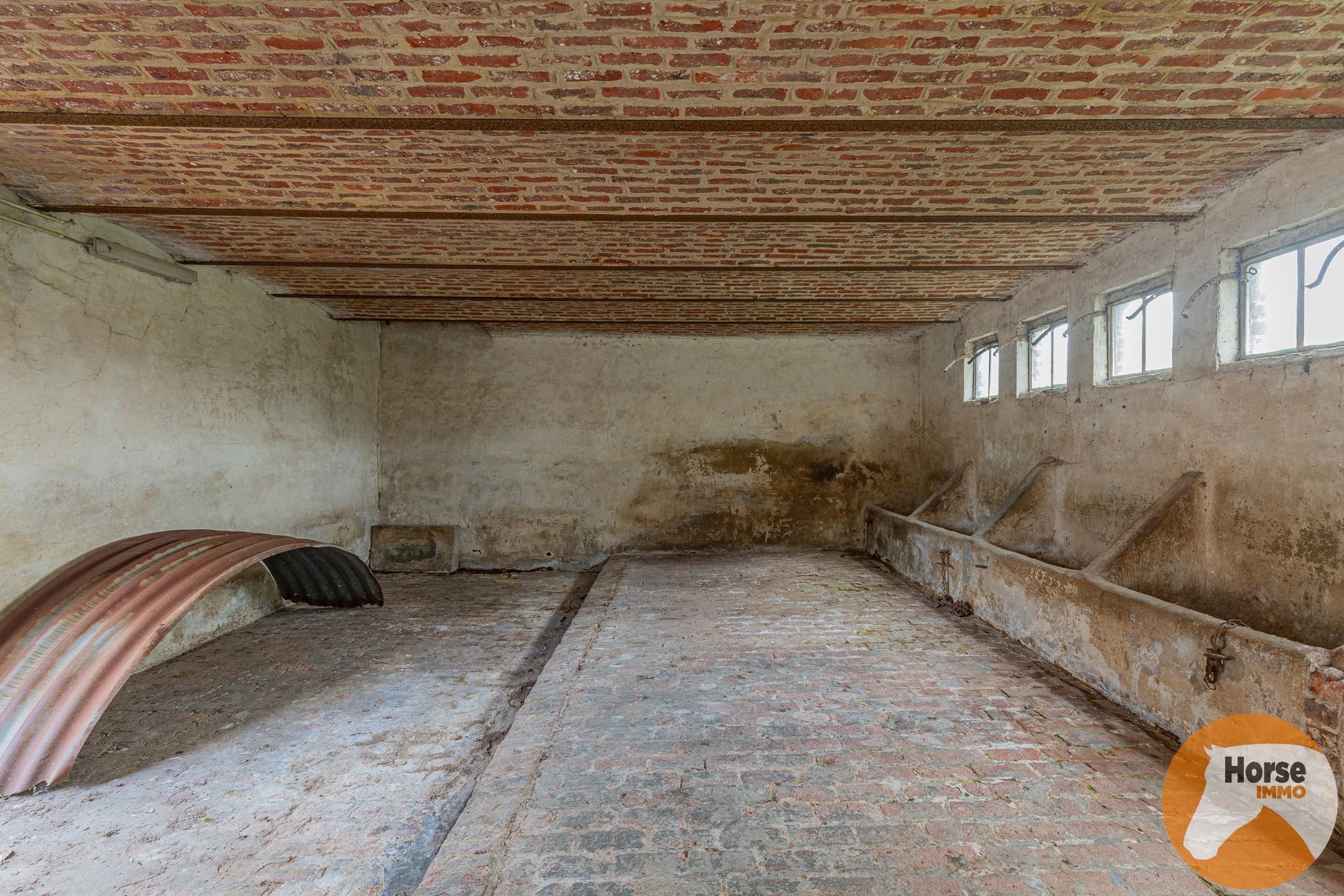 BURST - Te renoveren woning met tal van mogelijkheden foto 28