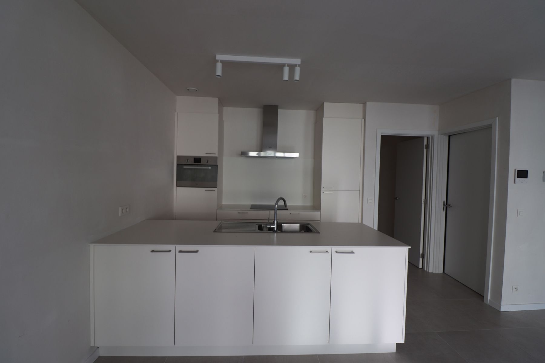 Prachtig nieuwbouwappartement met 2 slaapkamers, terras, autostaanplaats en berging. foto 5