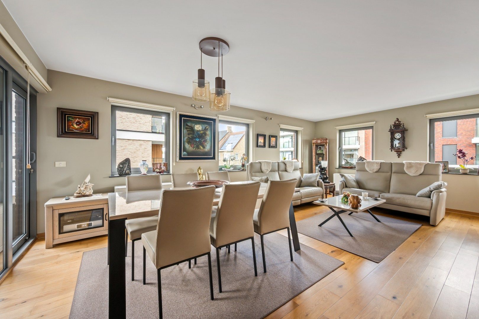 Prachtig appartement met 2 slaapkamers en 2 terrassen. foto 2