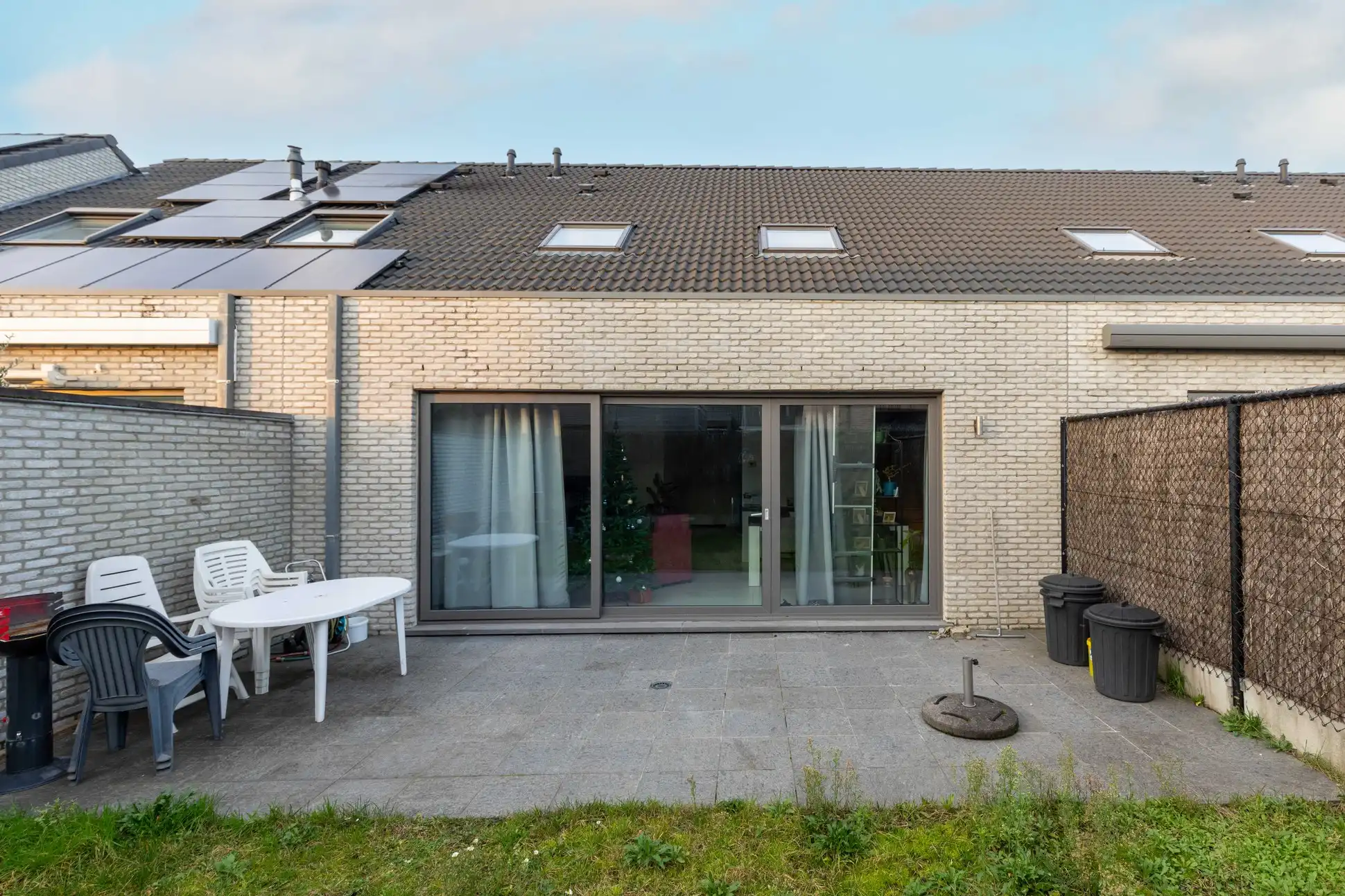 Te koop: Goed gelegen nieuwbouwwoning met tuin en 3 slaapkamers – ideaal voor gezin! foto 2