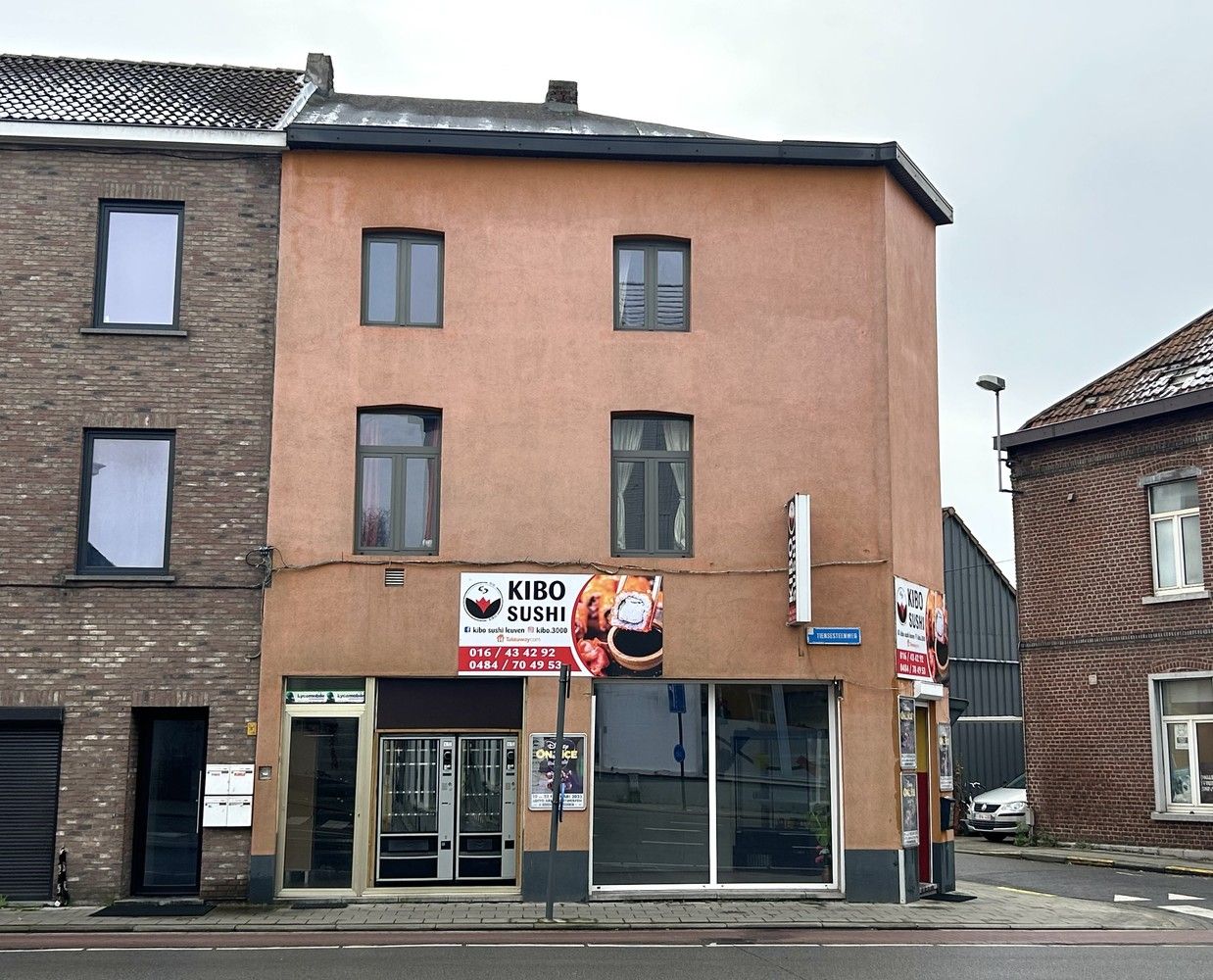Hoekwoning met 4 slaapkamers en 2 badkamers foto {{pictureIndex}}