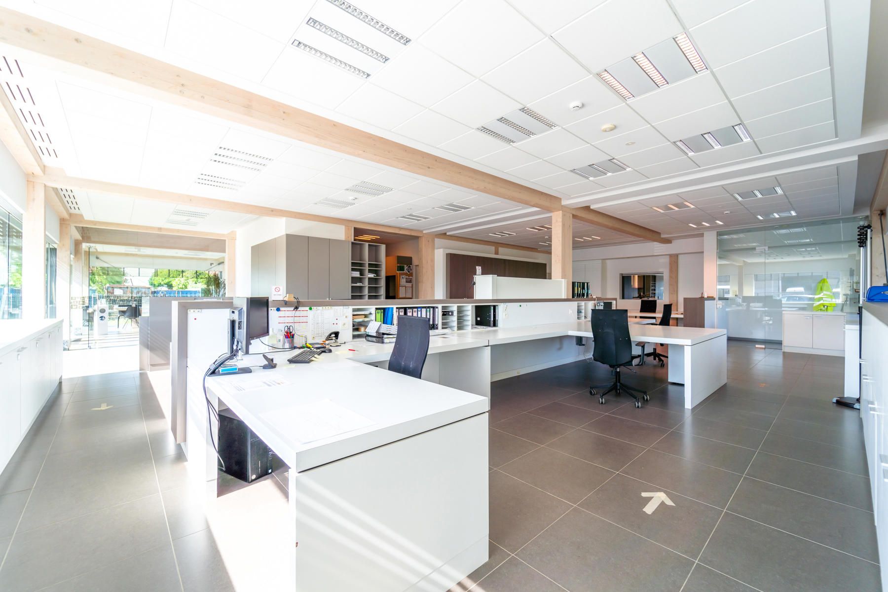 Multifunctioneel gebouw - hoge afwerkingsgraad - goede verbinding E313/E314. foto 12