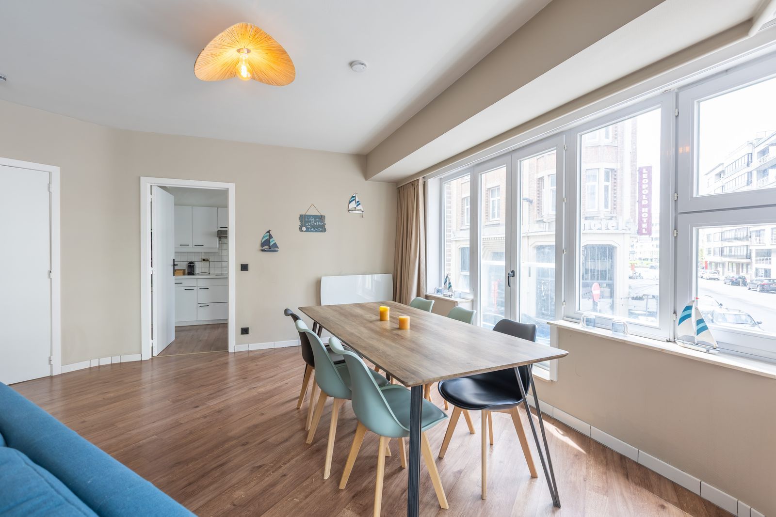 Ruim appartement met 3 slaapkamers en zonnig terras in hartje Oostende, pal aan het strand foto 4