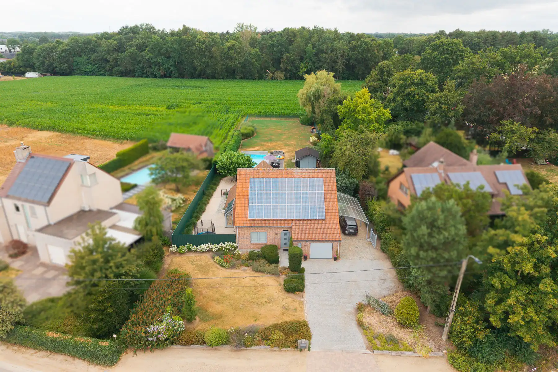 Landelijke woning op riant perceel met zwembad foto 2