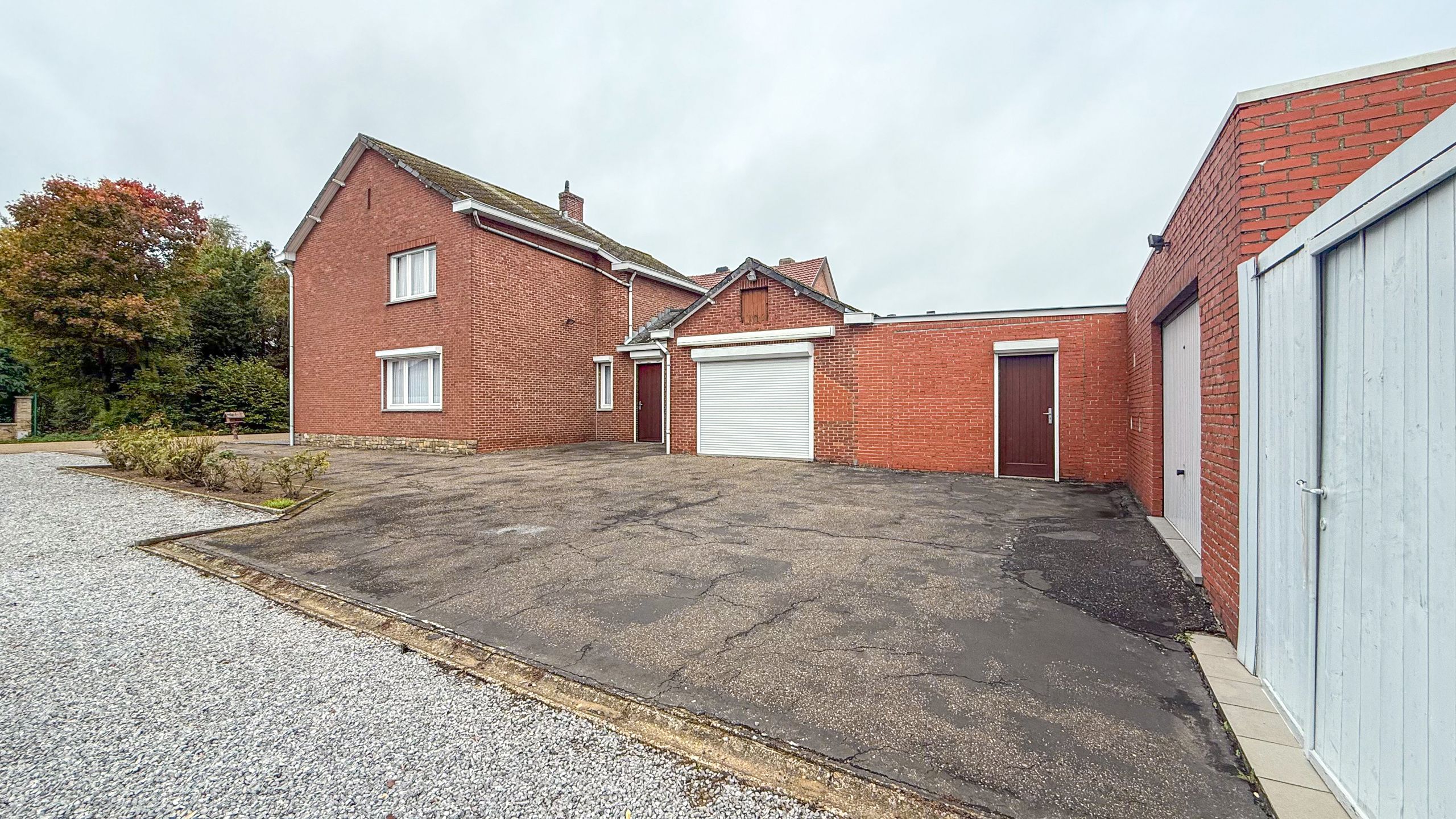 Ruime woning met 3 slaapkamers en zeer breed perceel! foto 40