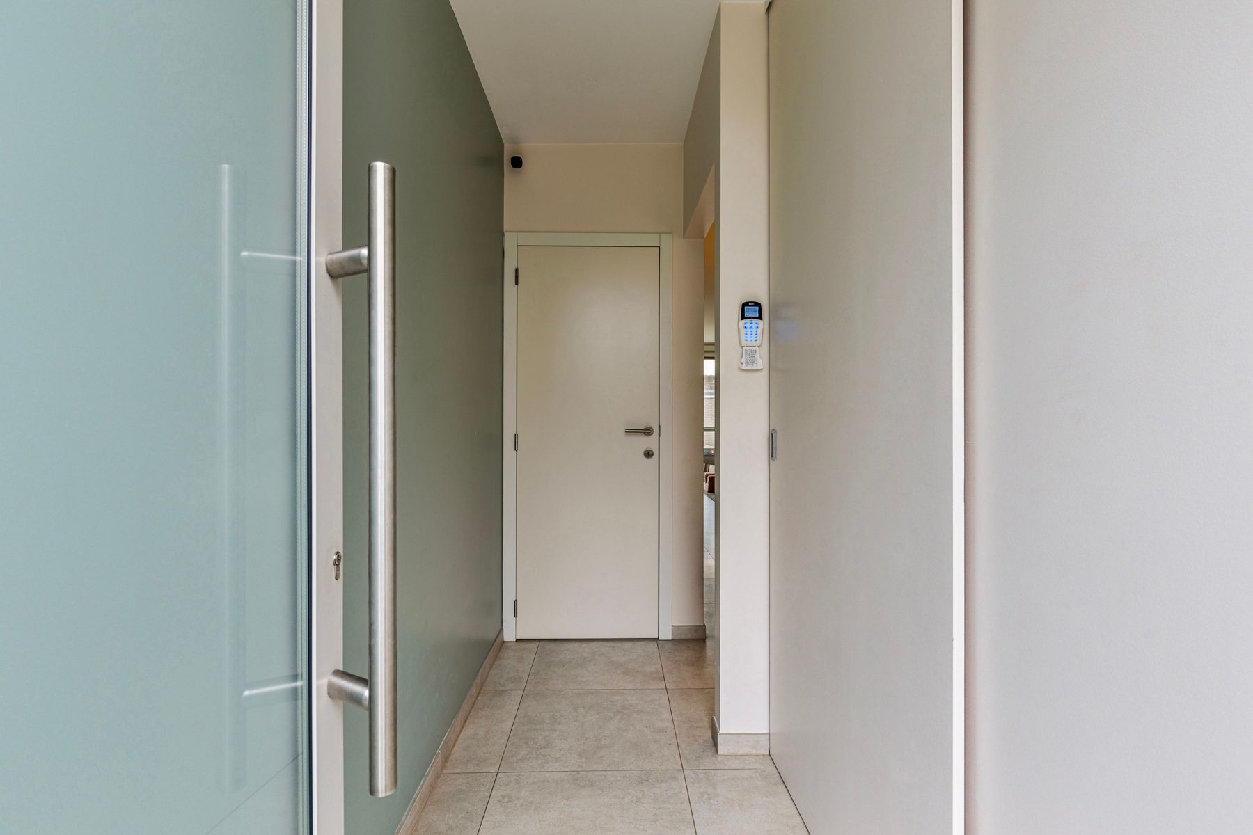 Gezinswoning met 4 slaapkamers, tuin en garage in Halle foto 9