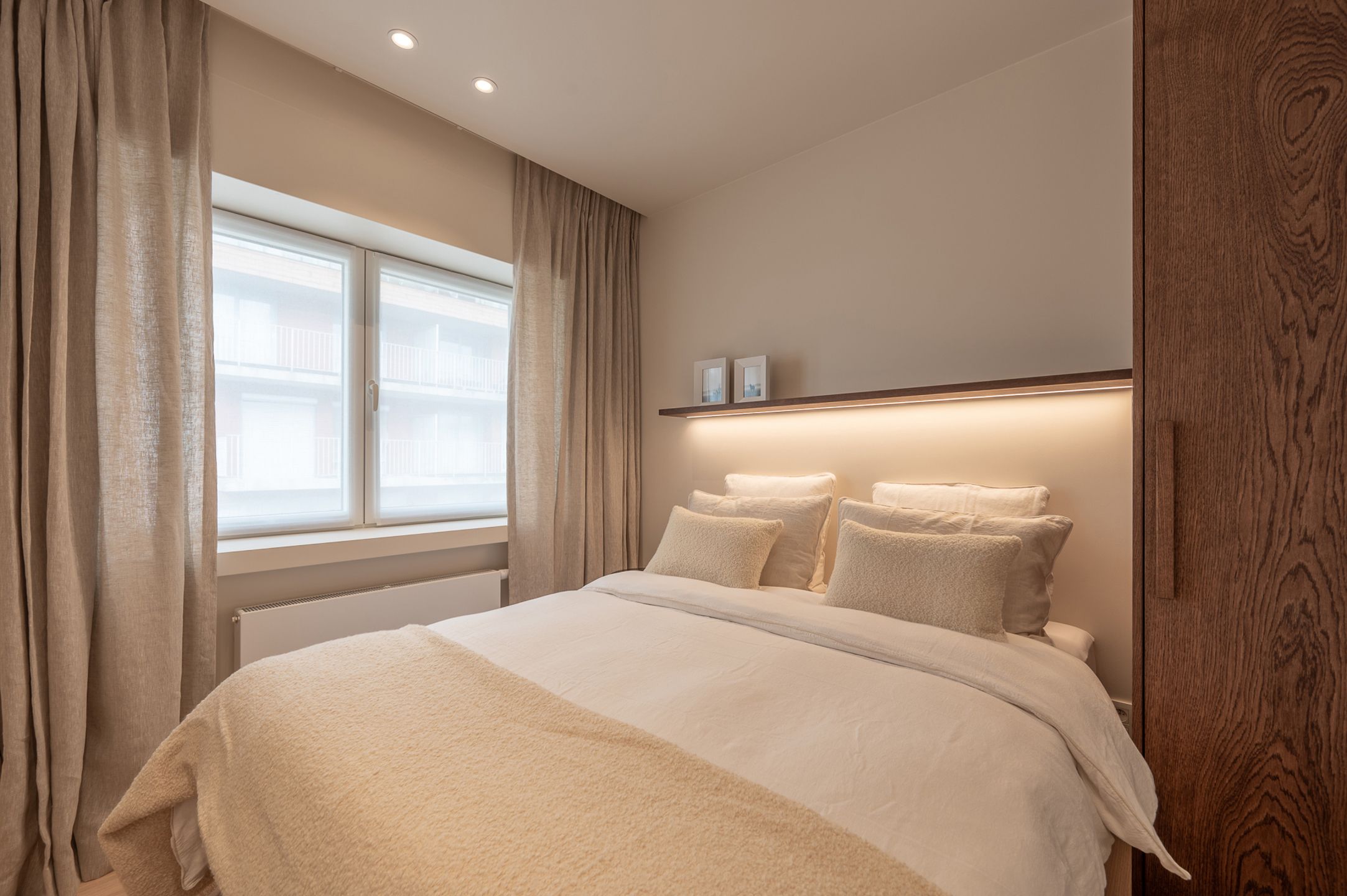 HOEKAPPARTEMENT, volledig gemeubileerd, vlakbij de Zeedijk.. foto 24