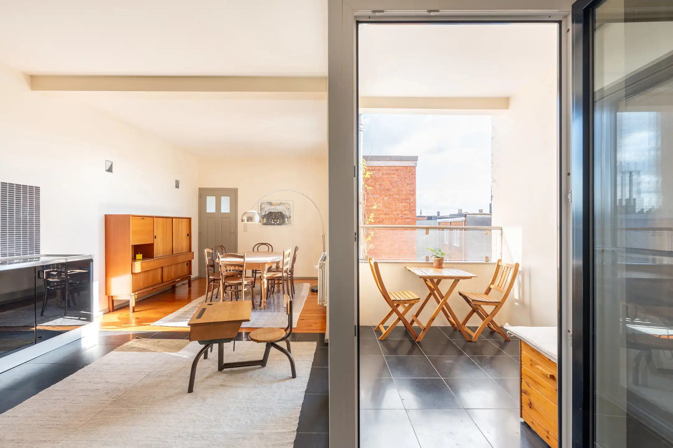Charmant lichtrijk appartement met terras foto 7