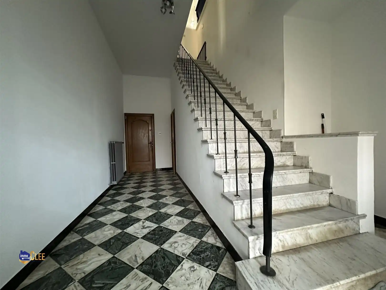 Ruime stadswoning met grote opslagruimte foto 3