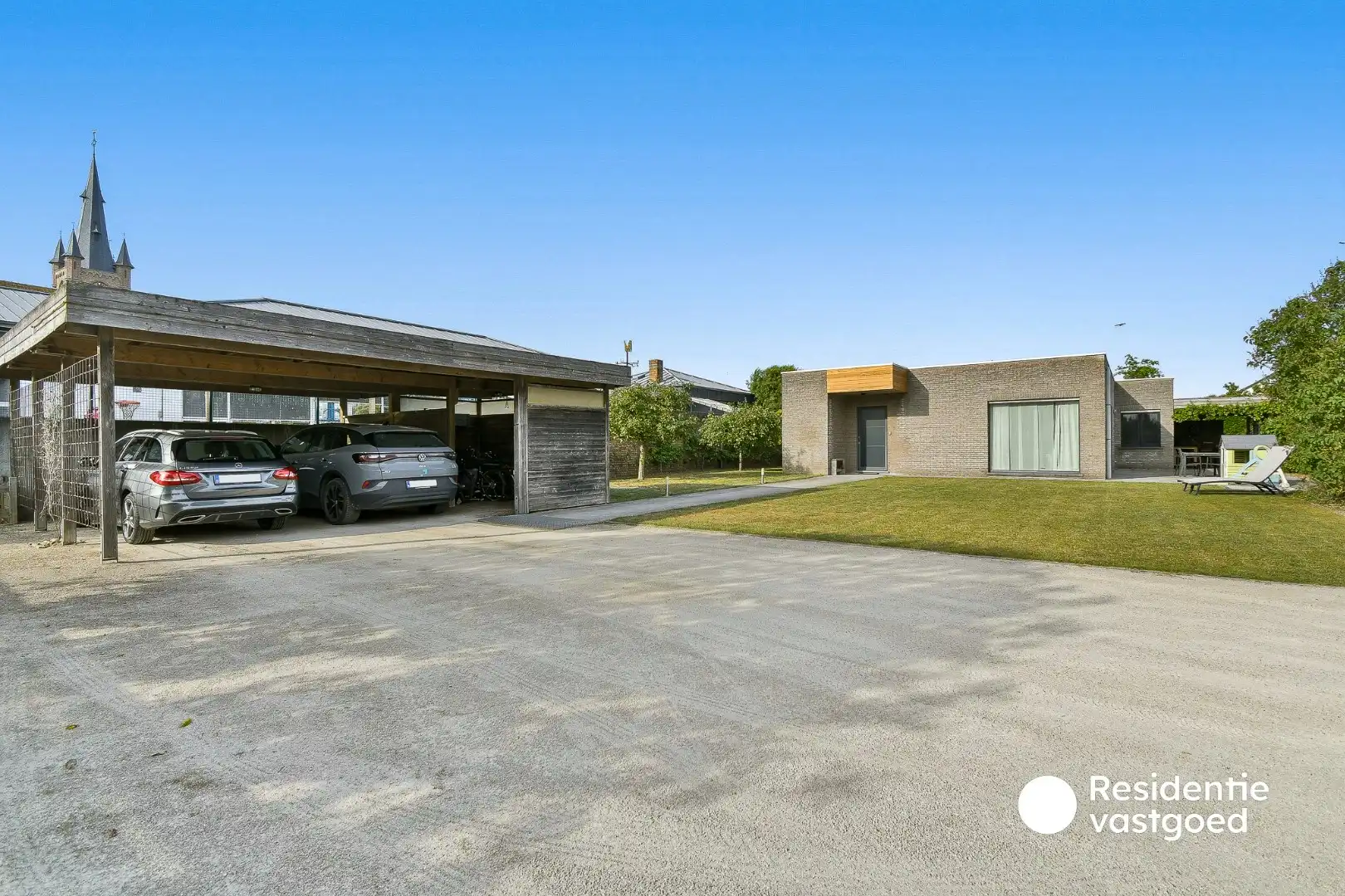 Instapklare en alleenstaande bungalowwoning foto {{pictureIndex}}