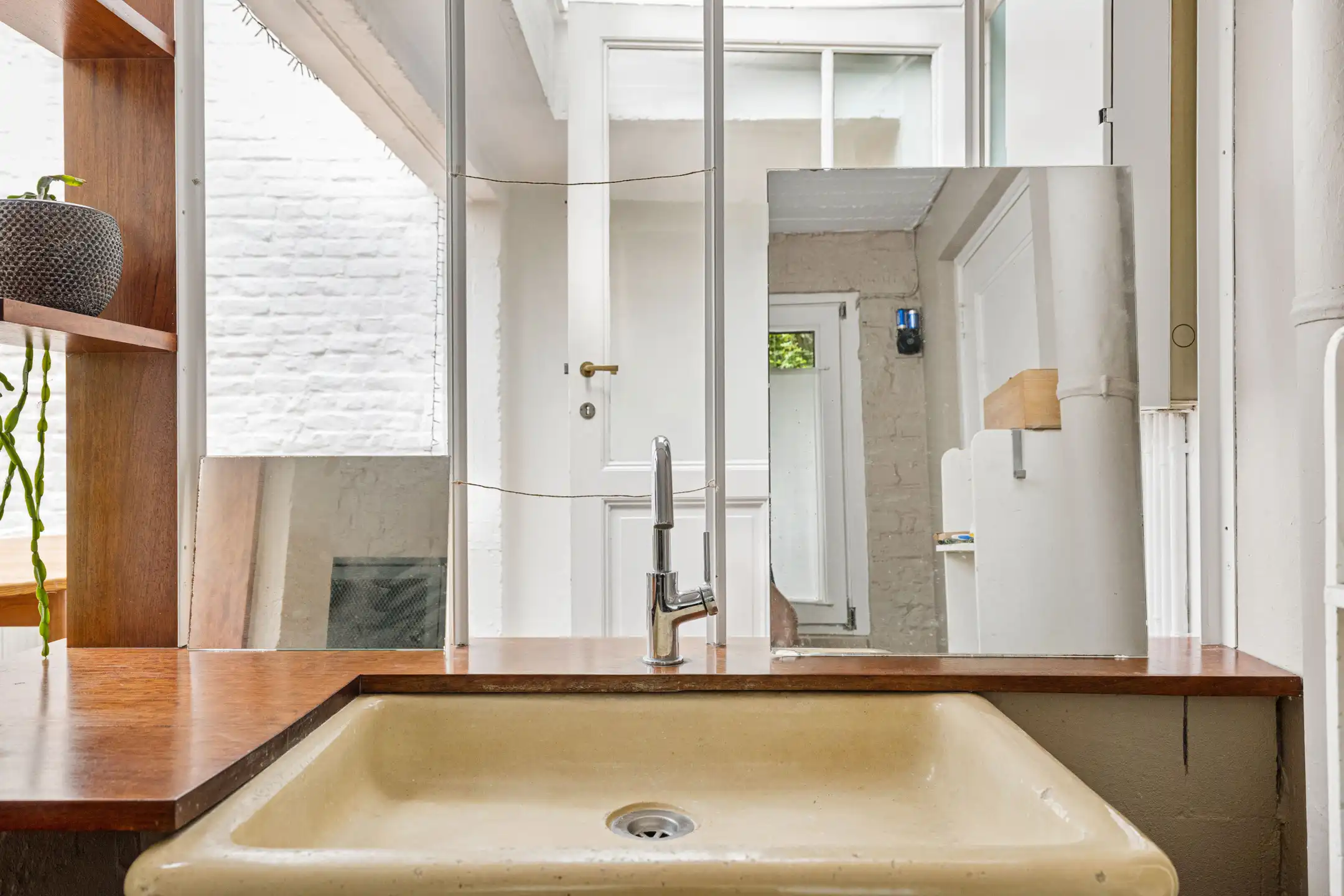 Begane grond 2 slaapkamers van ± 126 m² met tuin foto 18
